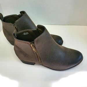 Dunes New Attitude Boots size 7.5 for women